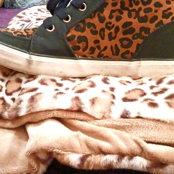 FINAL PRICE before donate! ShoeDazzle Sz 8 Leopard Hidden Wedge Tennis shoes - Picture 16 of 16
